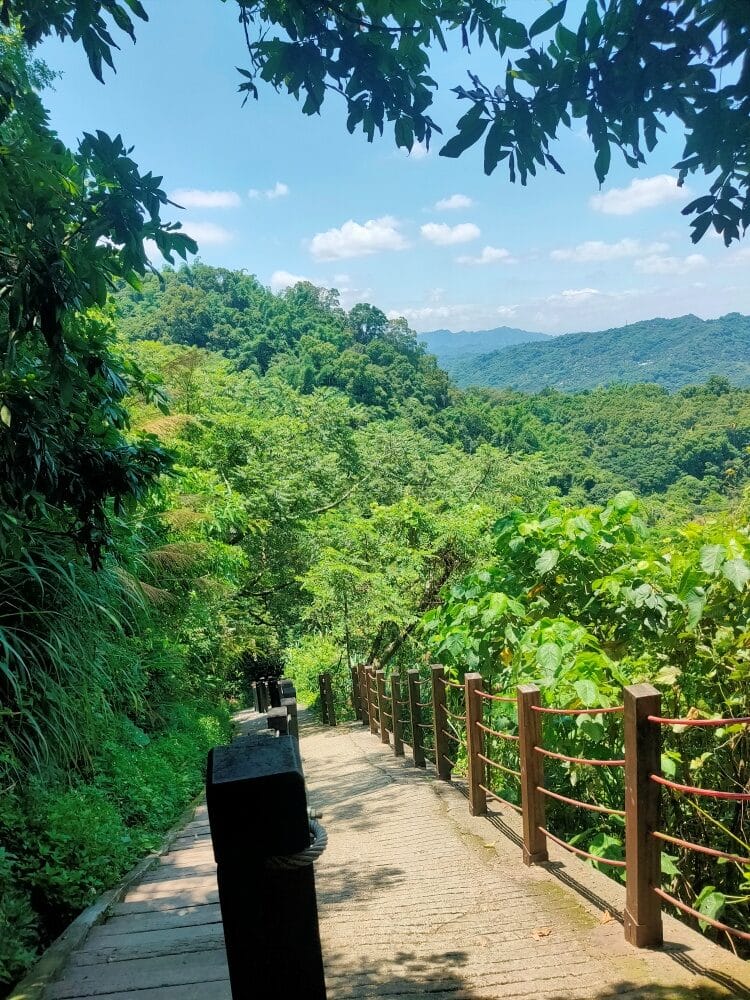 步道爬升路段