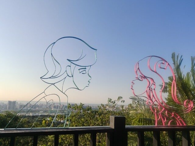 鏤空戀人裝置藝術