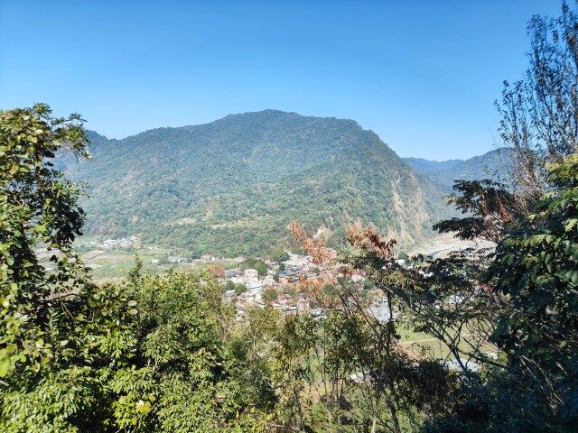 The second rest platform of Shuangqi Ambuping Trail has beautiful scenery.