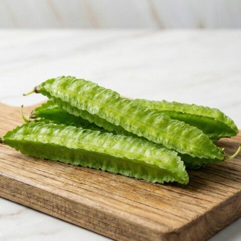 翠綠新鮮的翼豆特寫，展現豐富的翼豆營養，適合熟齡補鈣料理