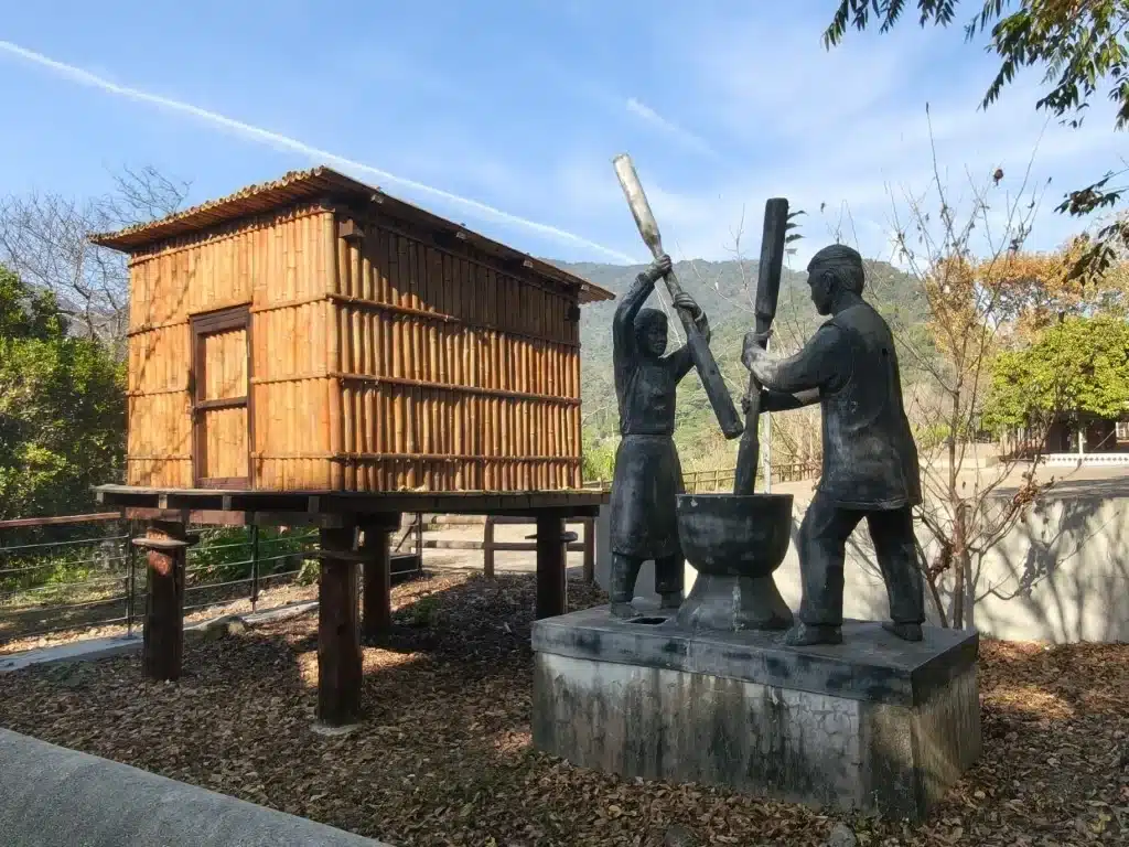 Shuangqi 921 Memorial Park. The elevated bamboo granary, the rhythmic 