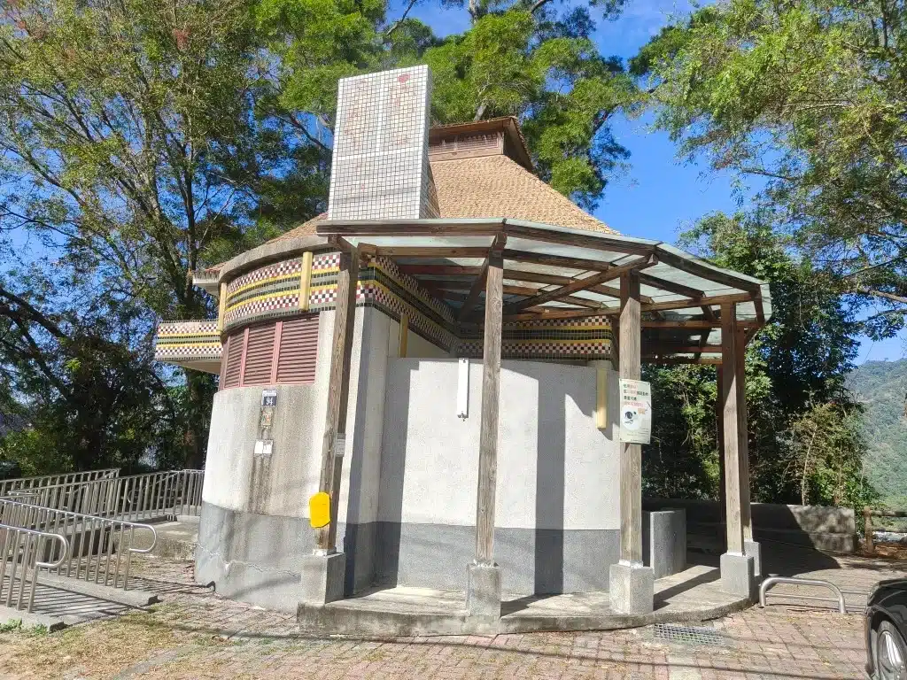 Shuangqi 921 Memorial Park. Restrooms