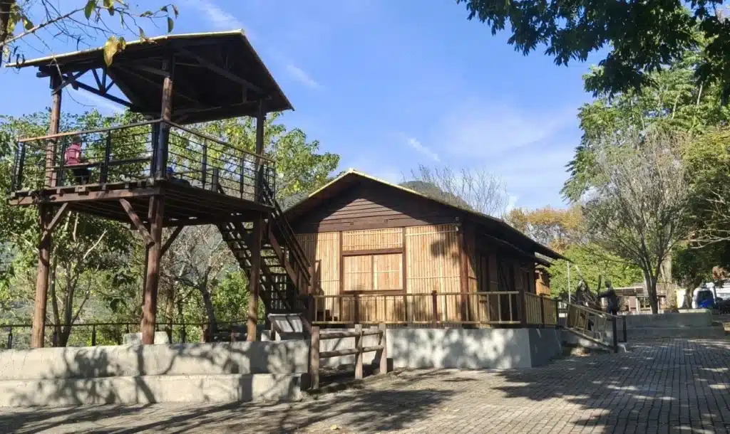 Shuangqi 921 Memorial Park. A Visual Feast from the High Deck.The elevated bamboo granary