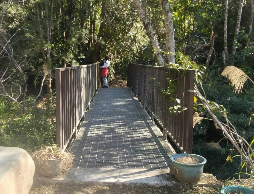 2. 仙谷停車場旁小橋
