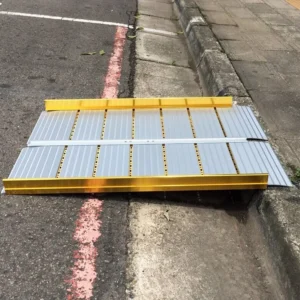 【兩片折合式斜坡板】 (鋁合金 RWD 規格) – 門檻障礙首選與長照補助申請教學｜樂齡網